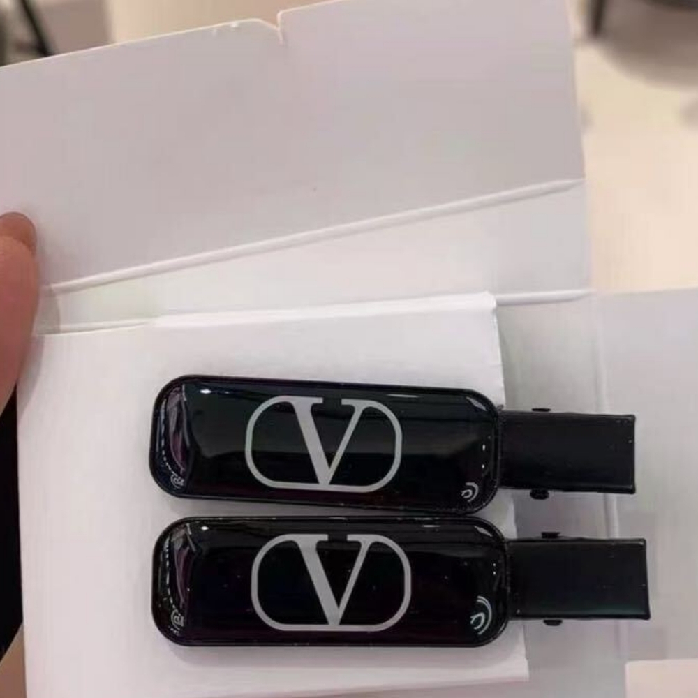 NEW 2pc Valentino Garavani Beauty Monogram Hair Clips! - Picture 4 of 5